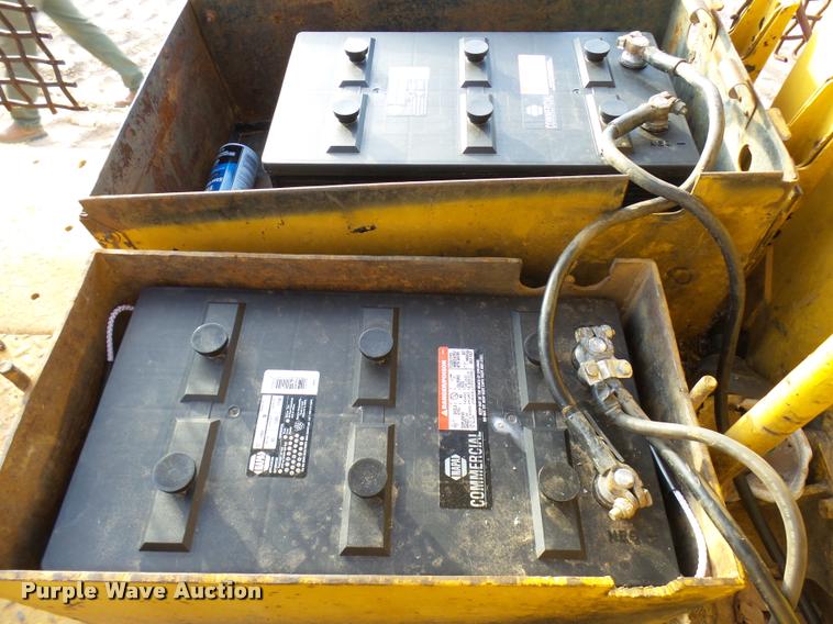 image for item DB2419 1977 Caterpillar D9H dozer