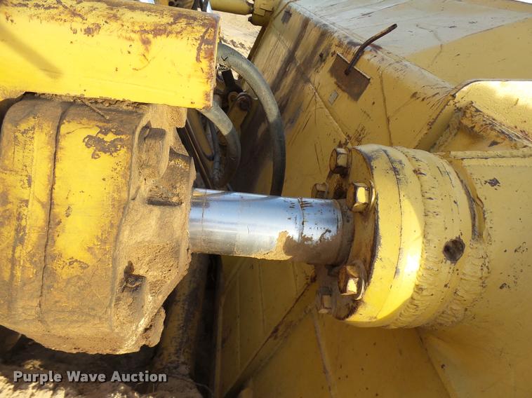 image for item DB2419 1977 Caterpillar D9H dozer