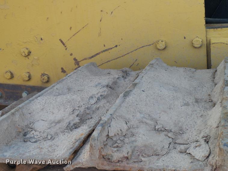 image for item DB2419 1977 Caterpillar D9H dozer