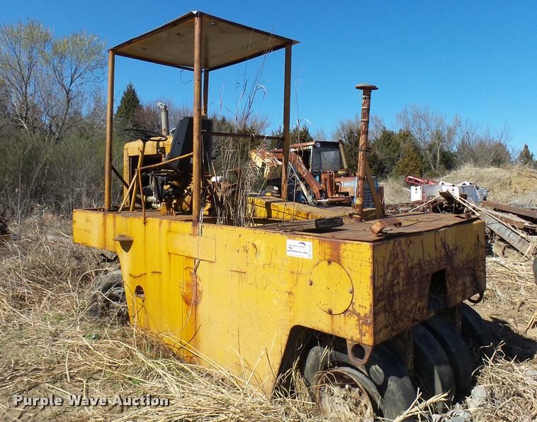 image for item DB2425 Ingram pneumatic roller