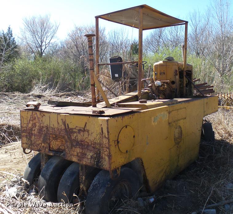 image for item DB2425 Ingram pneumatic roller