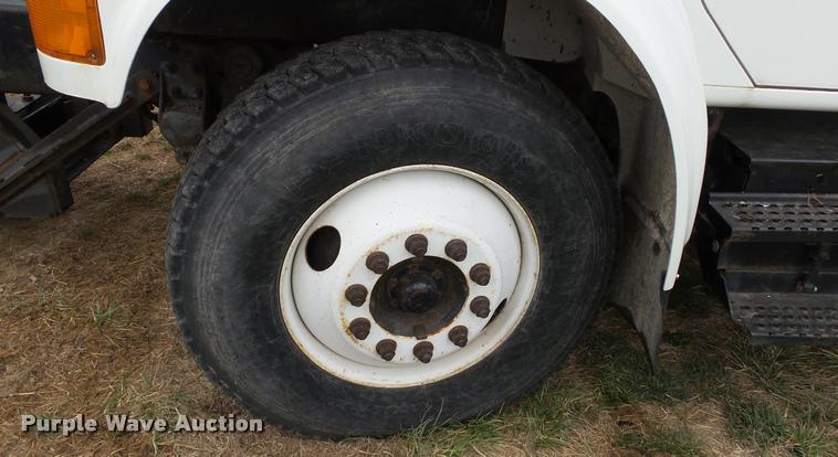 image for item DB3836 2001 International 4700 dump truck