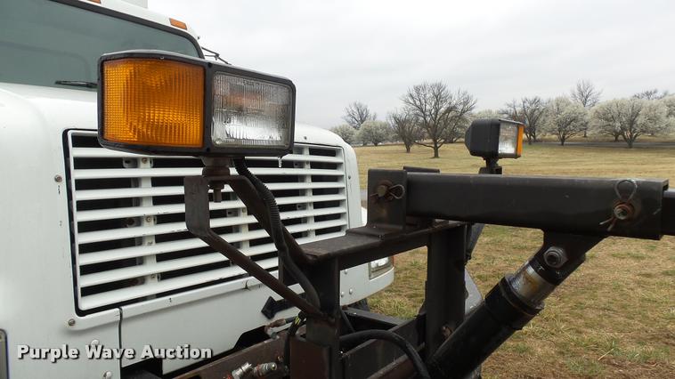 image for item DB3836 2001 International 4700 dump truck