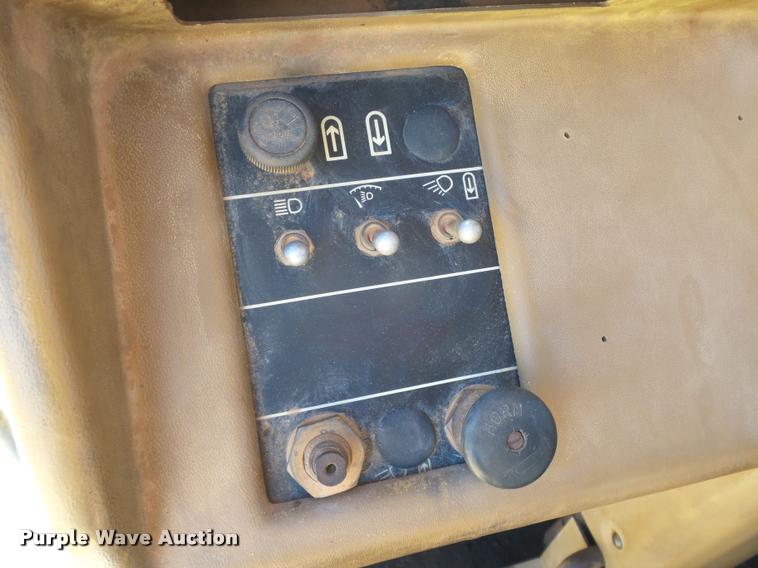 image for item DB4679 1987 Caterpillar 621E conventional scraper