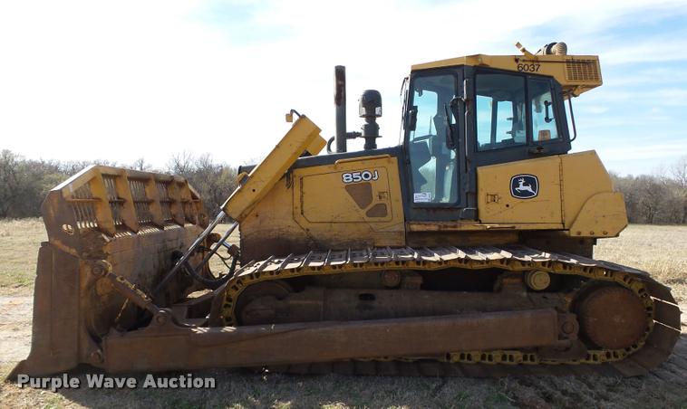 image for item DB4687 2008 John Deere 850J LGP dozer