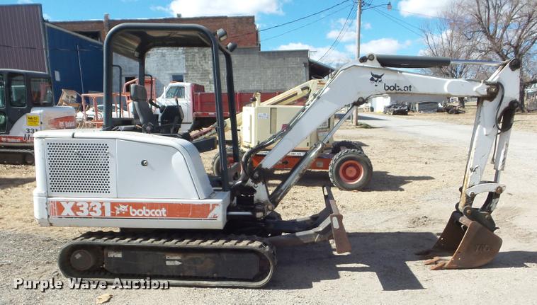 image for item DB5016 1997 Bobcat X331 compact excavator