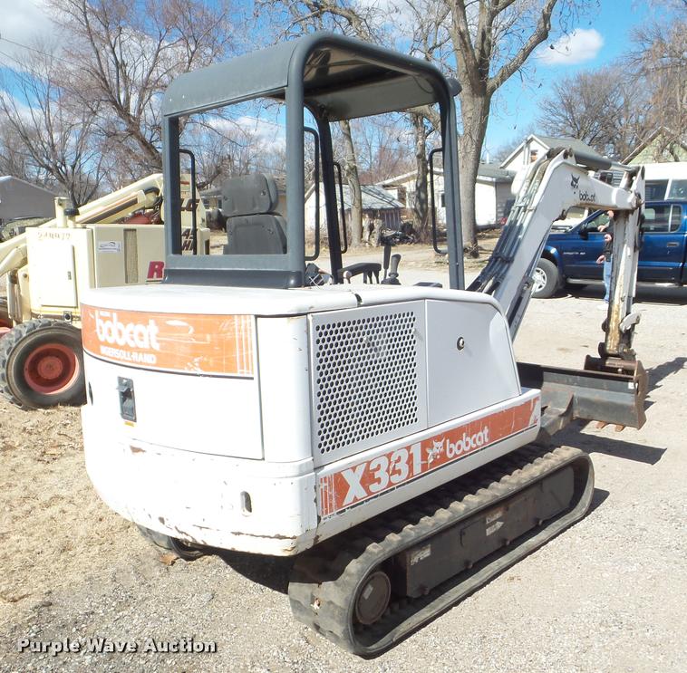 image for item DB5016 1997 Bobcat X331 compact excavator