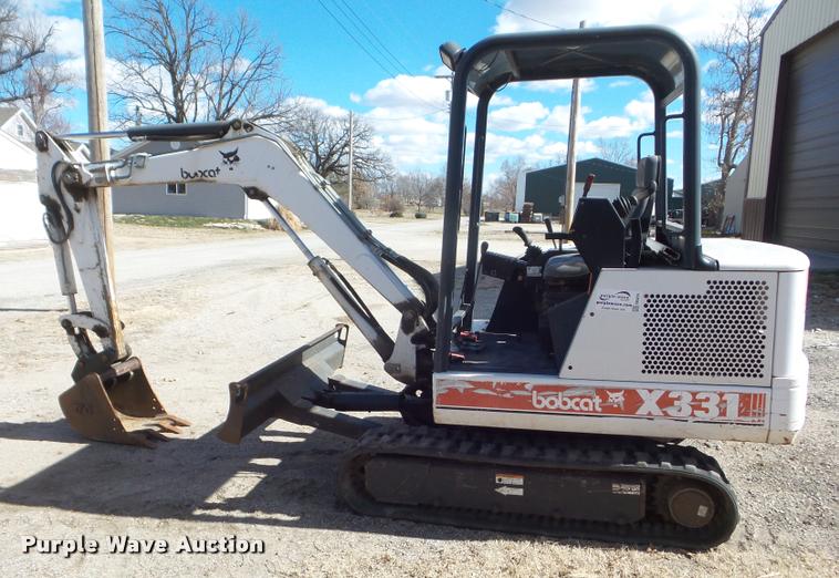 image for item DB5016 1997 Bobcat X331 compact excavator
