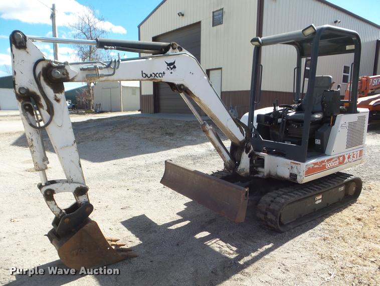image for item DB5016 1997 Bobcat X331 compact excavator