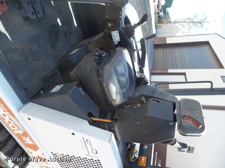image for item DB5016 1997 Bobcat X331 compact excavator
