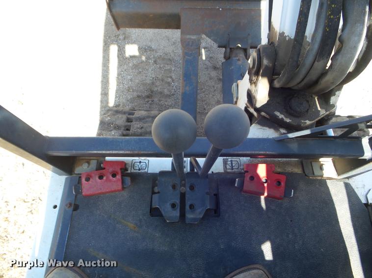 image for item DB5016 1997 Bobcat X331 compact excavator