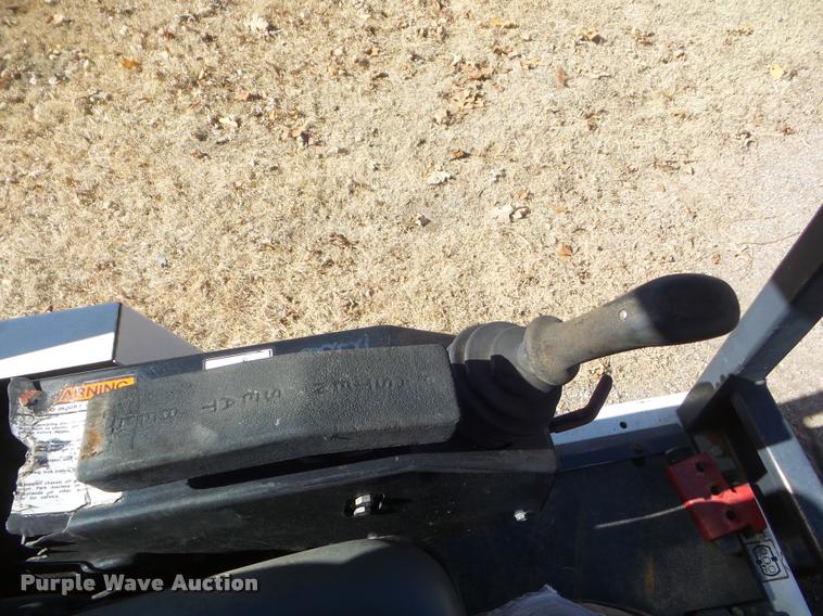 image for item DB5016 1997 Bobcat X331 compact excavator