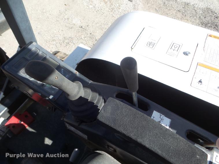 image for item DB5016 1997 Bobcat X331 compact excavator