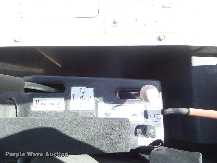 image for item DB5016 1997 Bobcat X331 compact excavator