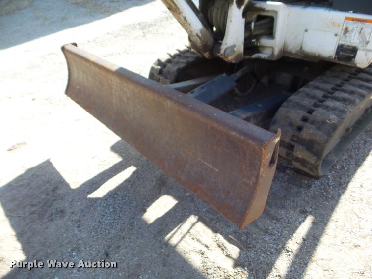 image for item DB5016 1997 Bobcat X331 compact excavator