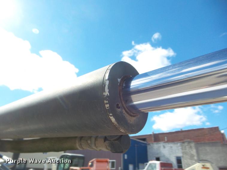 image for item DB5016 1997 Bobcat X331 compact excavator