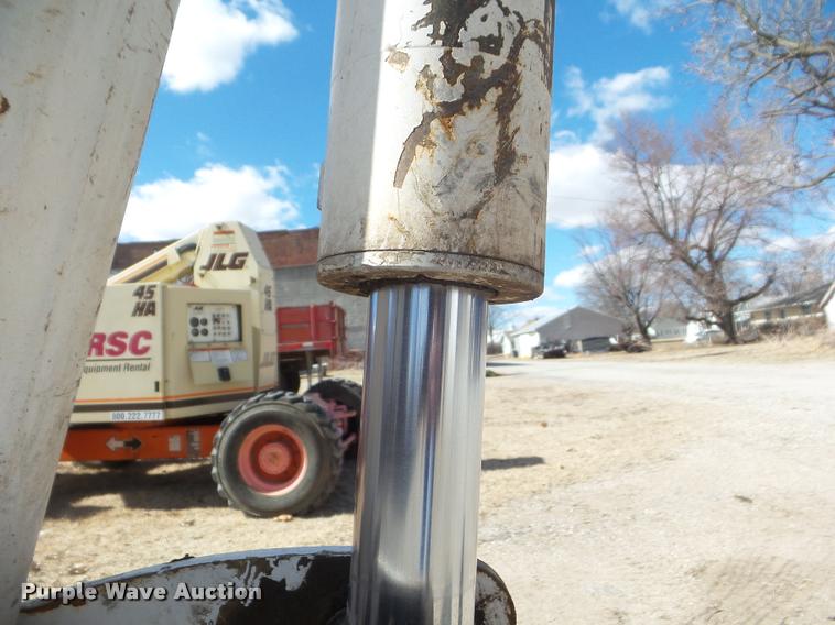 image for item DB5016 1997 Bobcat X331 compact excavator