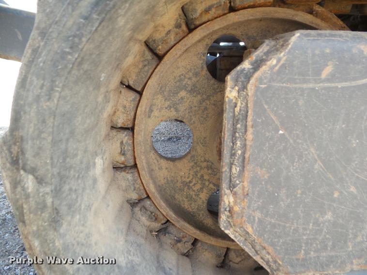 image for item DB5016 1997 Bobcat X331 compact excavator