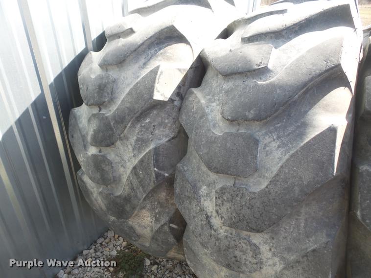 image for item DC9086 (5) 17.5x25 tires