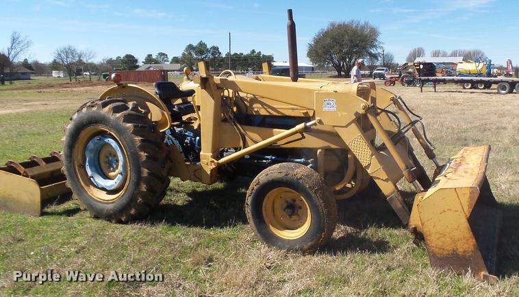 image for item DE9525 1972 Ford 3000 tractor