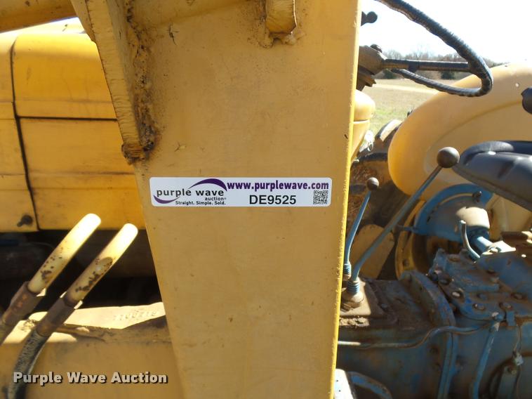 image for item DE9525 1972 Ford 3000 tractor
