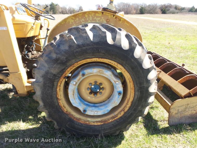 image for item DE9525 1972 Ford 3000 tractor