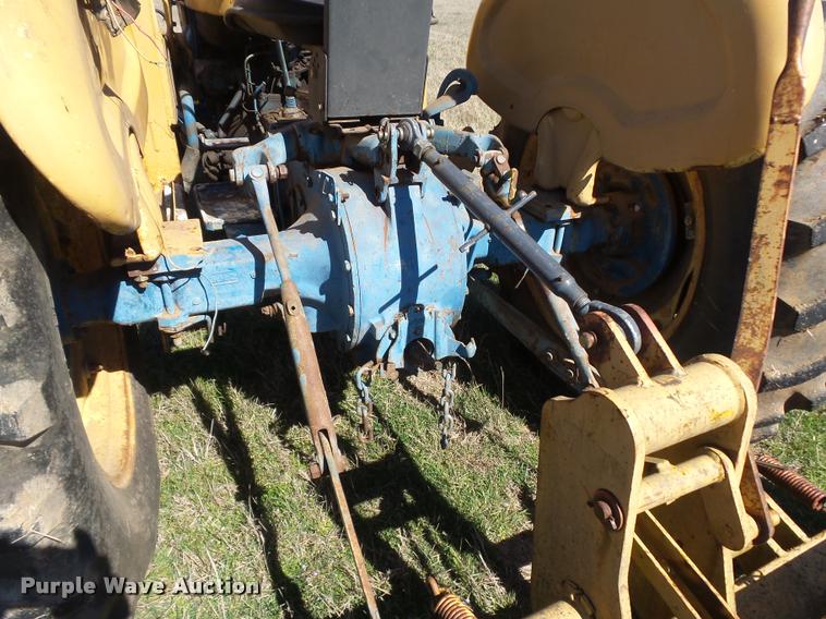 image for item DE9525 1972 Ford 3000 tractor