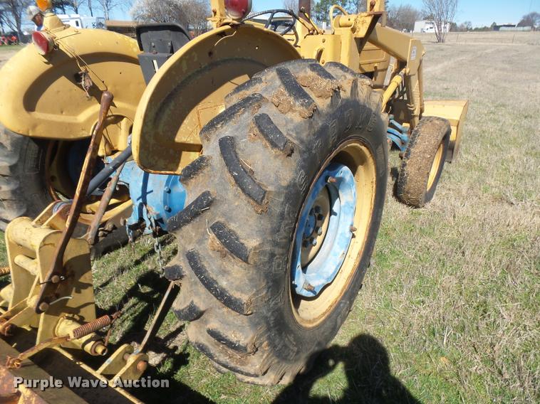 image for item DE9525 1972 Ford 3000 tractor