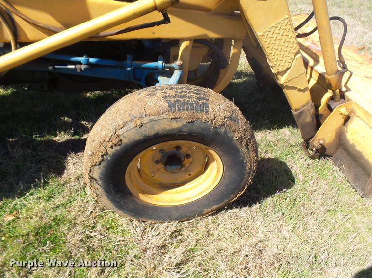 image for item DE9525 1972 Ford 3000 tractor