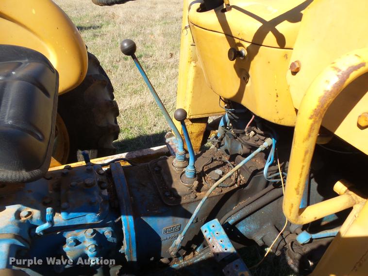 image for item DE9525 1972 Ford 3000 tractor