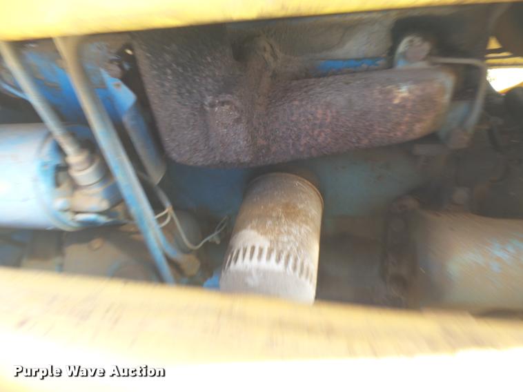 image for item DE9525 1972 Ford 3000 tractor
