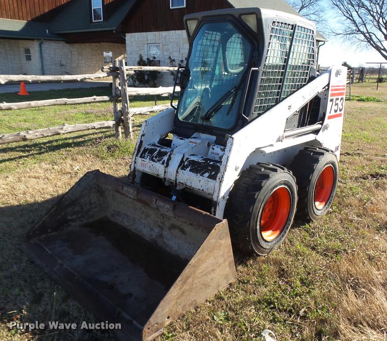 image for item DE9526 2002 Bobcat 753C skid steer