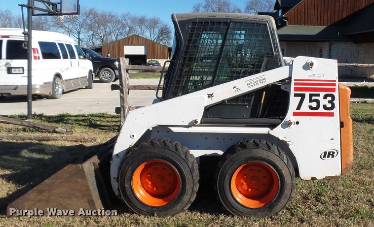image for item DE9526 2002 Bobcat 753C skid steer