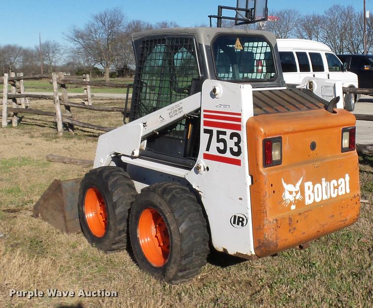 image for item DE9526 2002 Bobcat 753C skid steer