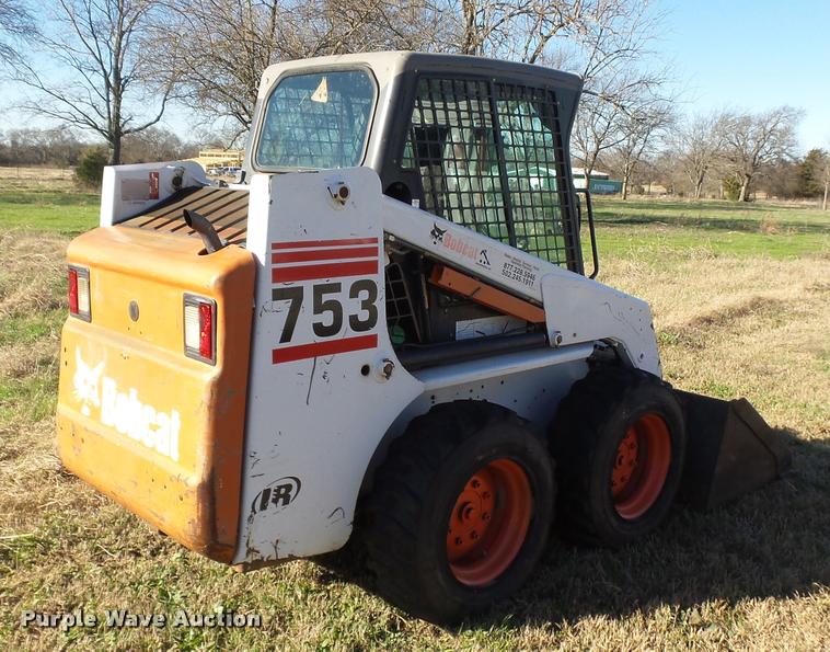image for item DE9526 2002 Bobcat 753C skid steer