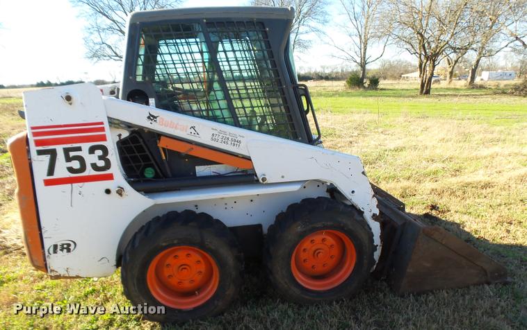 image for item DE9526 2002 Bobcat 753C skid steer