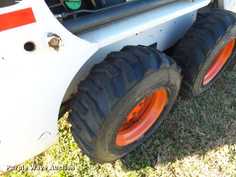 image for item DE9526 2002 Bobcat 753C skid steer