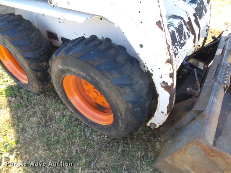 image for item DE9526 2002 Bobcat 753C skid steer