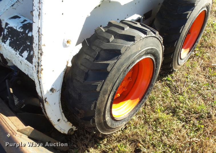 image for item DE9526 2002 Bobcat 753C skid steer