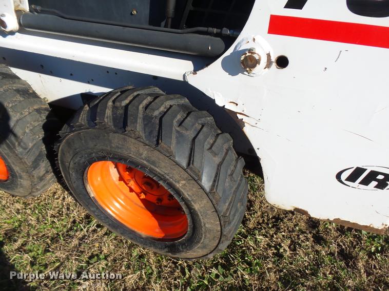 image for item DE9526 2002 Bobcat 753C skid steer