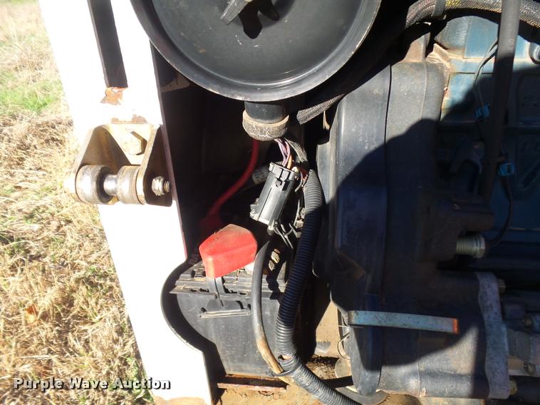 image for item DE9526 2002 Bobcat 753C skid steer