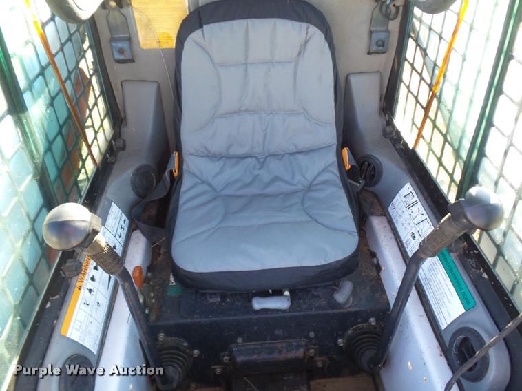 image for item DE9526 2002 Bobcat 753C skid steer