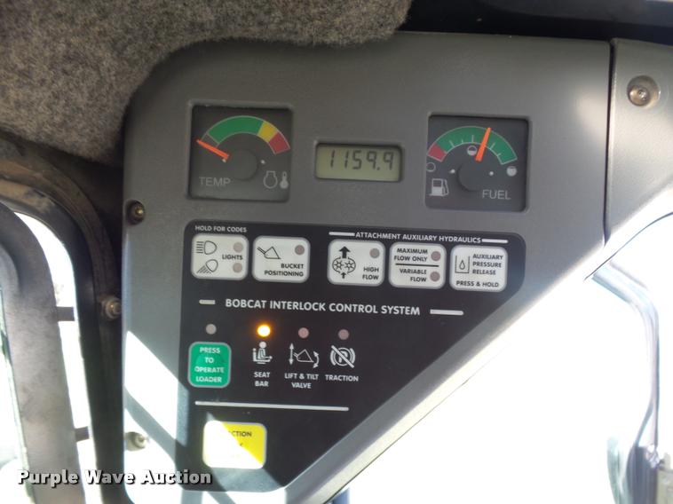 image for item DE9526 2002 Bobcat 753C skid steer