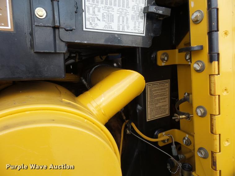 image for item J1534 1999 Caterpillar 953C track loader