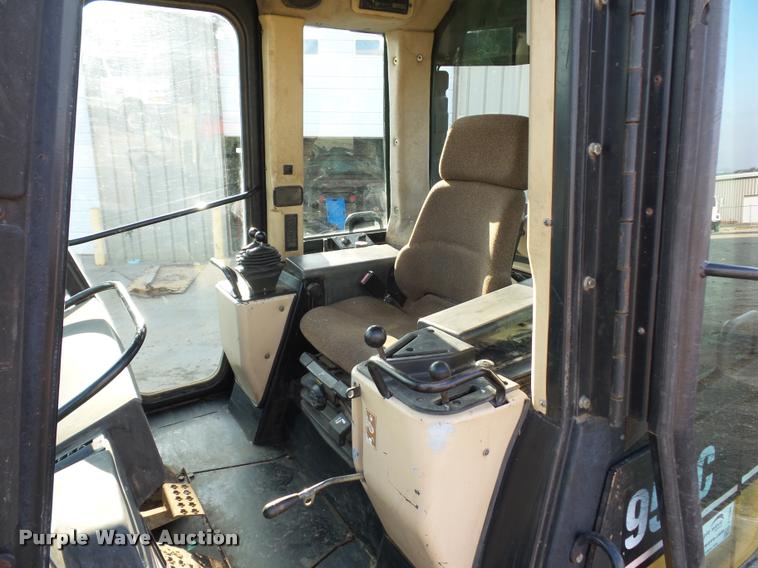 image for item J1534 1999 Caterpillar 953C track loader