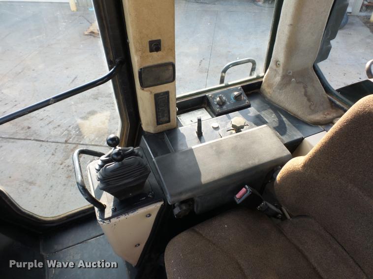 image for item J1534 1999 Caterpillar 953C track loader