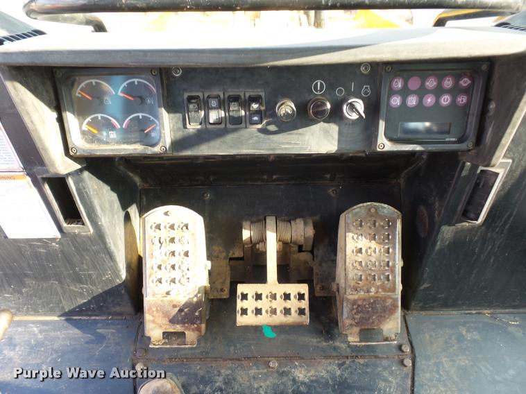 image for item J1534 1999 Caterpillar 953C track loader