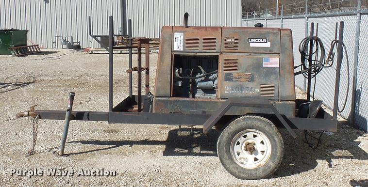 image for item J1577 Lincoln Commander 400 welder/generator