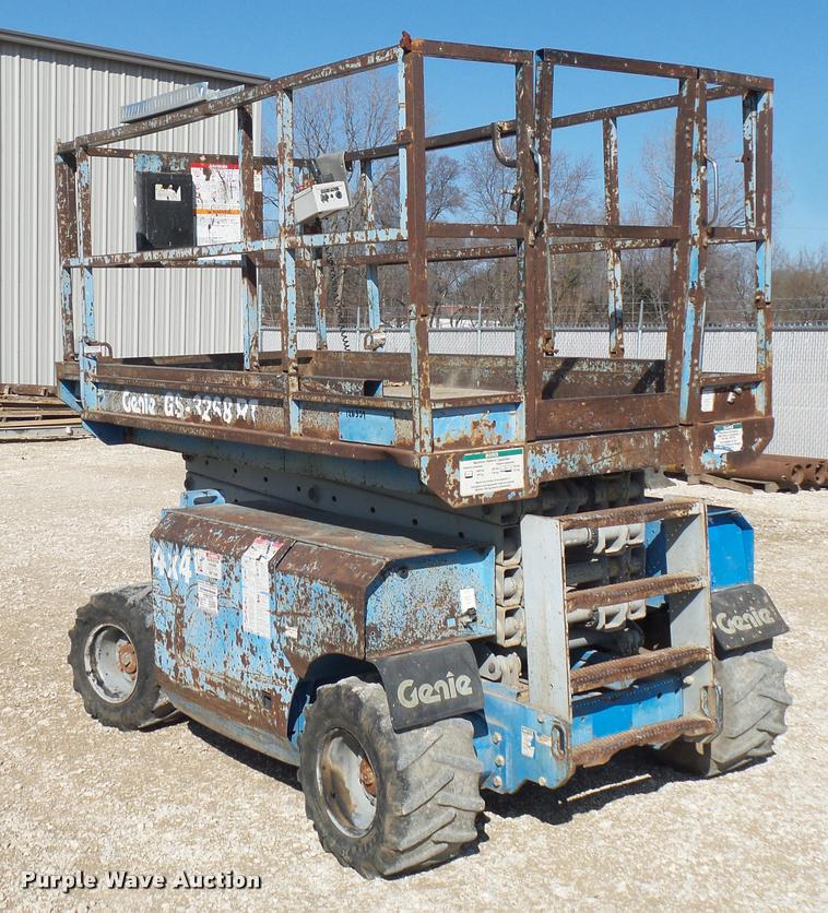 image for item J1578 Genie GS-3268RT scissor lift