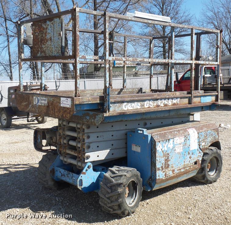 image for item J1578 Genie GS-3268RT scissor lift